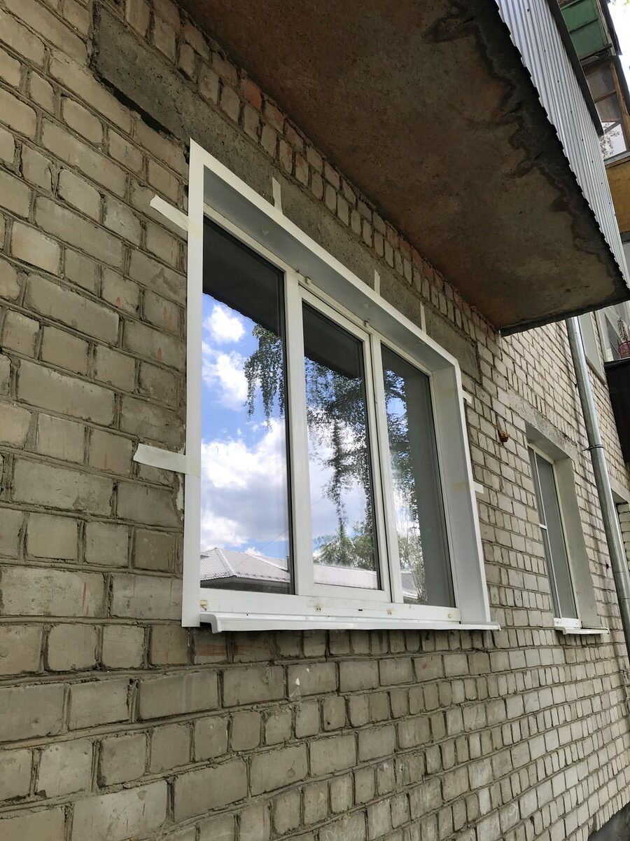 Монтаж отливов для пластиковых окон в Омске